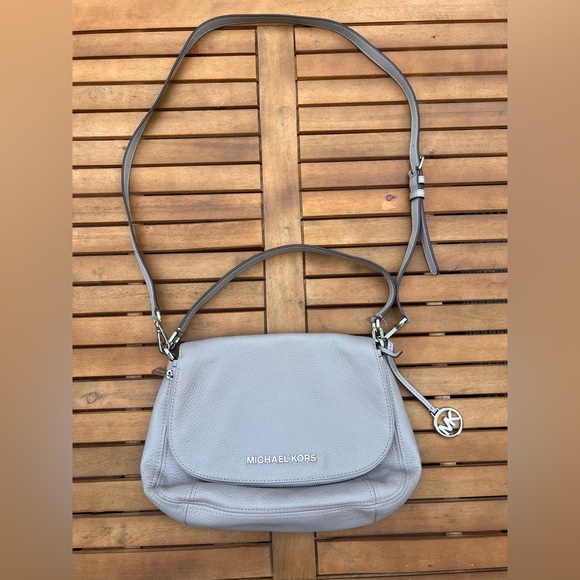 Michael Kors Handbags - Like New Michael Kors Bedford Shoulder Bag Crossbody‎ Bag In Pearl Grey